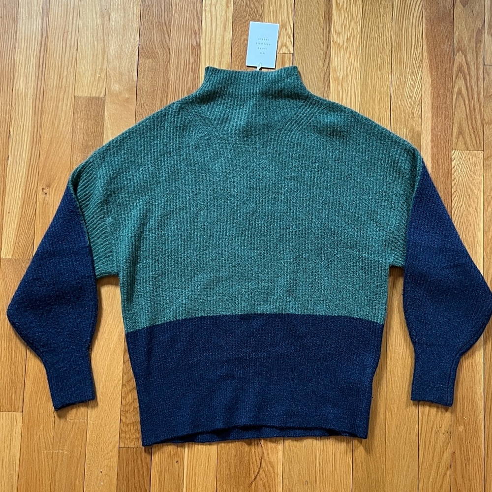 Free Assembly NWT women’s xs Colorblock Mock Neck Sweater - Green & Navy